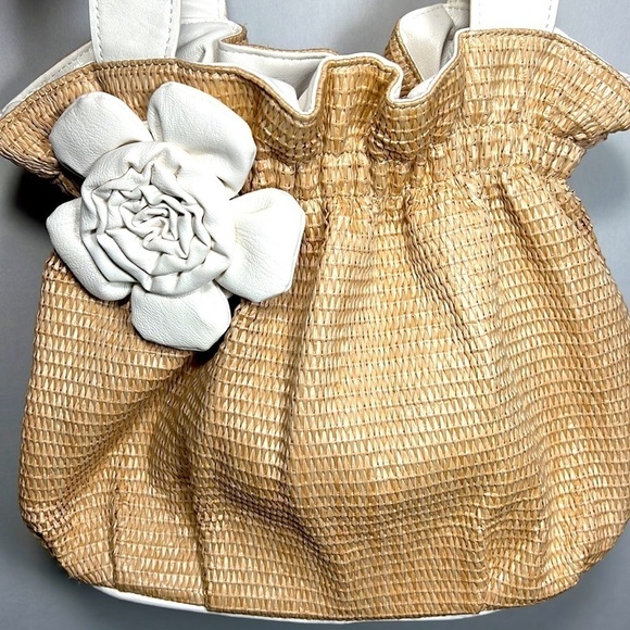 Bueno Hobo Straw Shoulder Bag - Picture 6 of 14